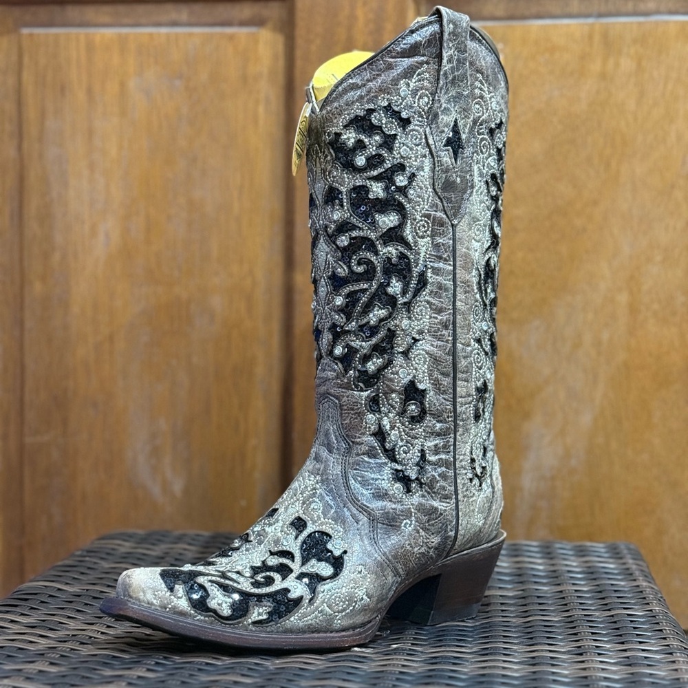 Elegant Western Embroidered Women's Boots